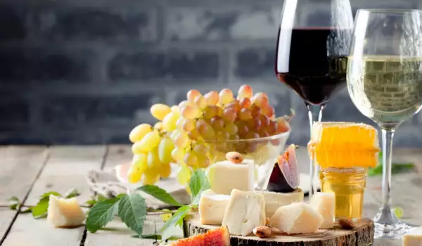 Вино, грозде и сирена