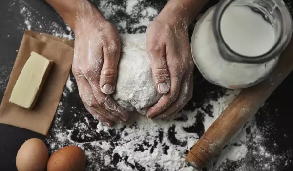 Как да разточим и изпечем тесто без пукнатини?