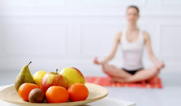 Златните правила за хранене на една от първите йоги Индра Деви