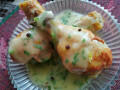 Варени пилешки бутчета със зелен сос