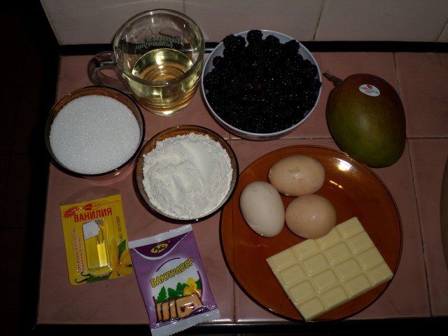 Къпинов сладкиш с манго и бял шоколад