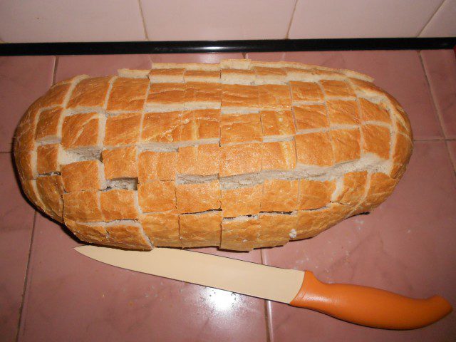 Пълнен хляб с кашкавал и сирене