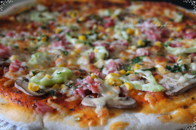 Пица с хамон серано, хамон йорк и зеленчуци