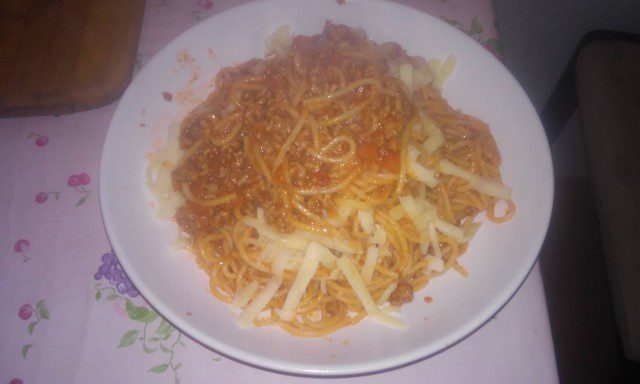 Лесни спагети със сос