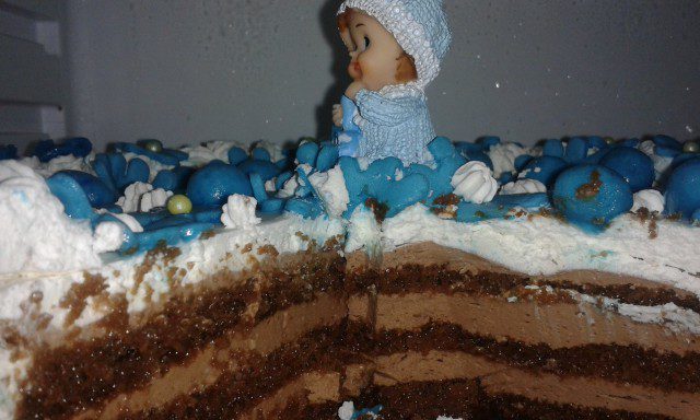 Торта с шоколадов мус и маршмелоу украса