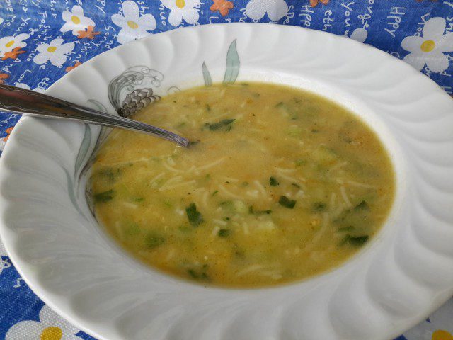 Супа от тиквичка, морков и лук