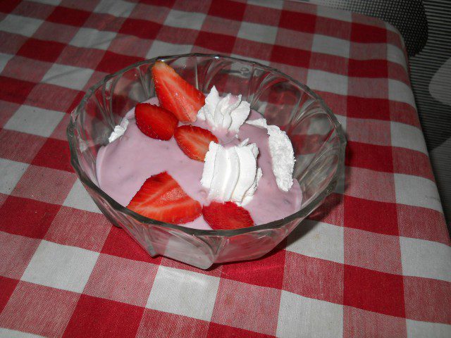 Десерт с йогурт и сметана