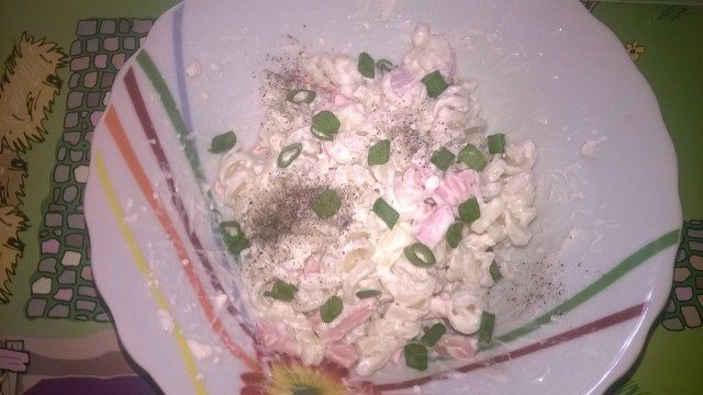 Вкусна макаронена салата с шунка