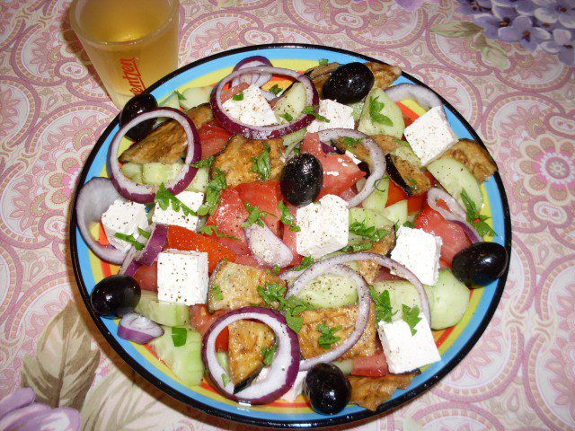 Гръцка салата с патладжан