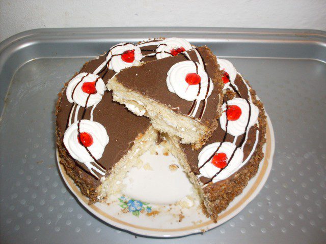 Домашна торта с шоколадова глазура