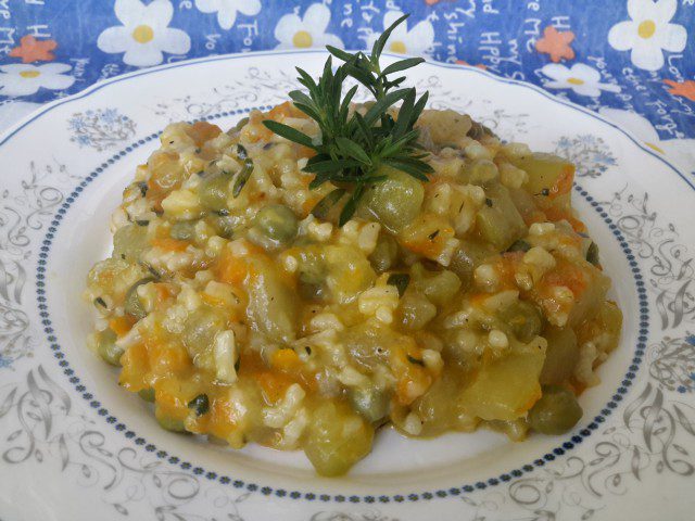 Ориз със зеленчуци и прясна чубрица