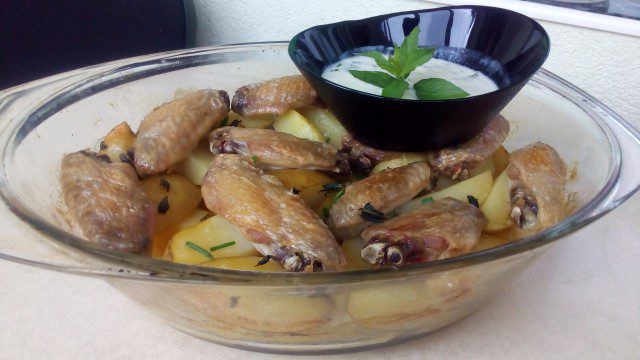 Пиле с картофи и ароматни подправки