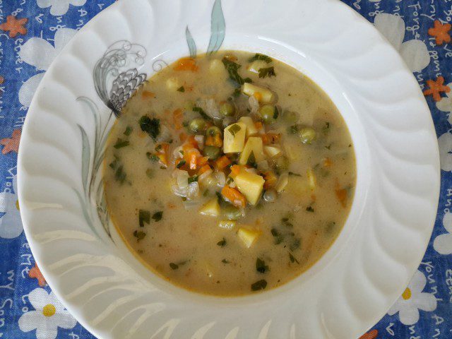 Супа от зелен грах и картофи