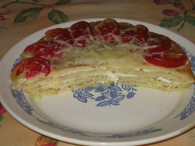 Солена торта с палачинки от тиквички