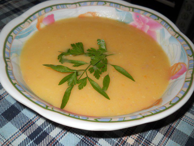 Пасирана зеленчукова супа с кайма