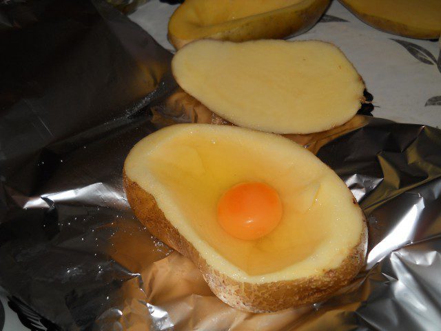 Печени картофи с яйце
