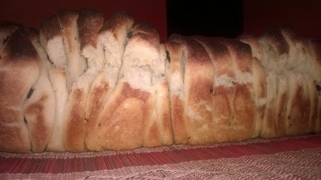 Ароматен хляб, лесен за разчупване