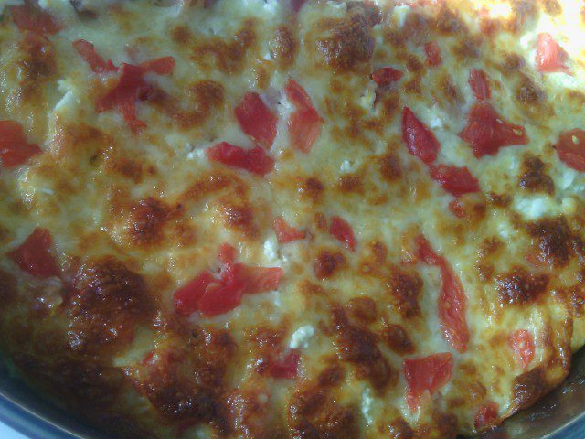 Пица с кашкавал, сирене и домати
