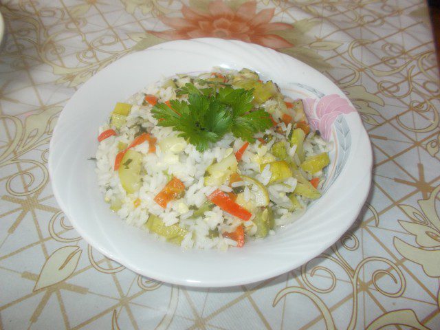 Ориз с тиквички и чушки