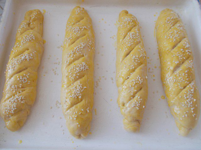 Типови дълги хлебчета със семена