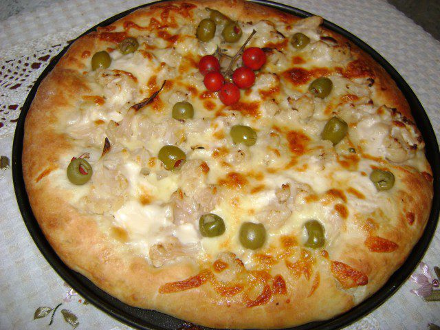 Пица с карфиол и маслини