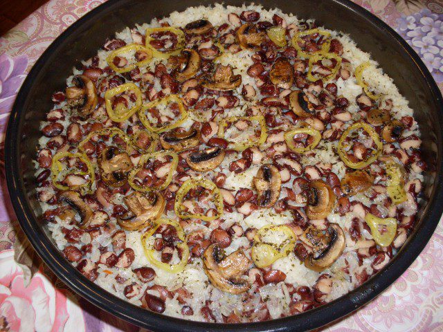 Ориз с червен боб и печурки на фурна