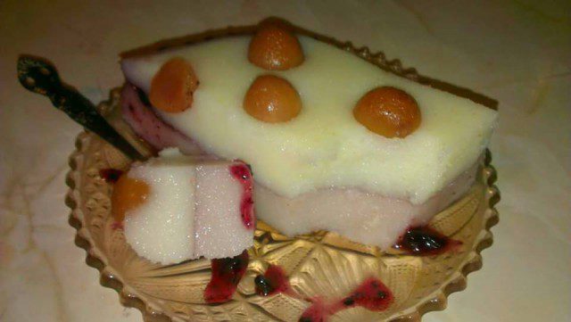 Грис кейк с череши и сладко от боровинки