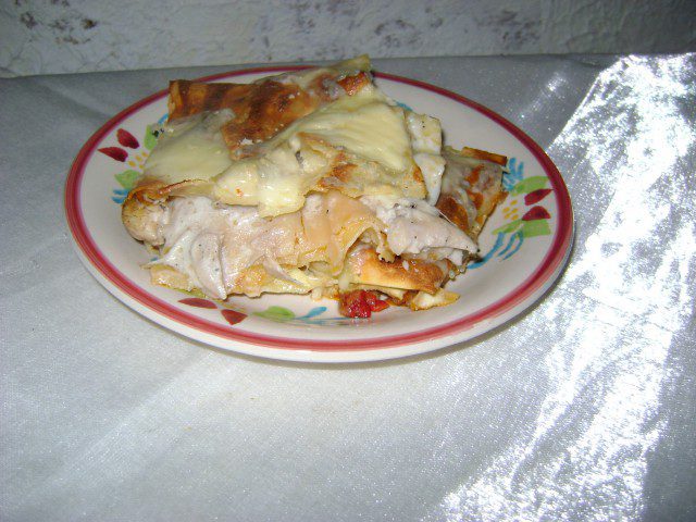 Вкусна лазаня с пилешко и пармезан
