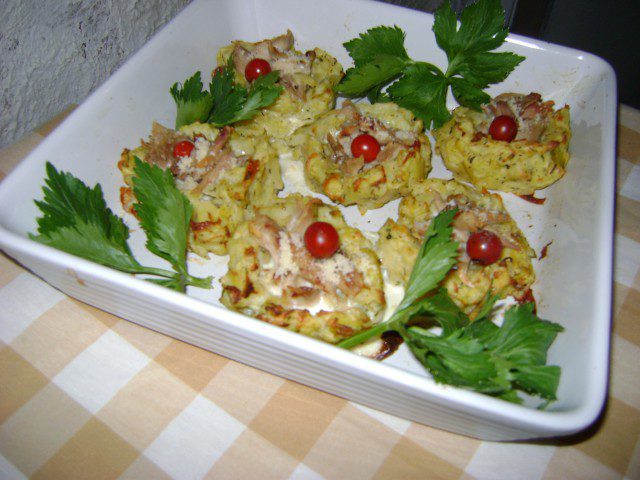 Картофени гнезда с пиле и сметана