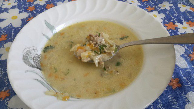 Пилешка супа със зеле