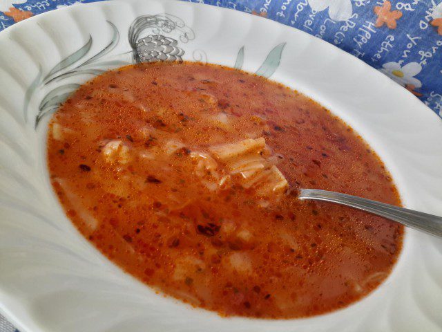 Доматена супа със зеле