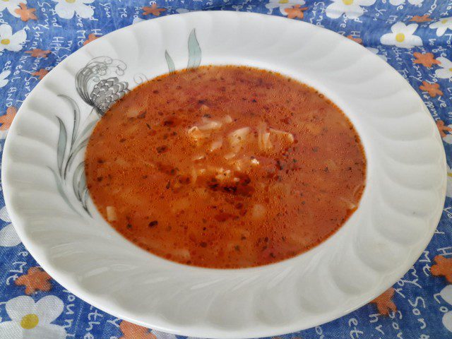 Доматена супа със зеле