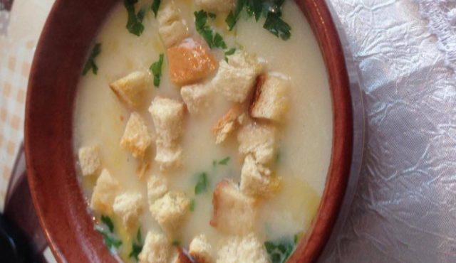 Лесна картофена крем супа със сметана