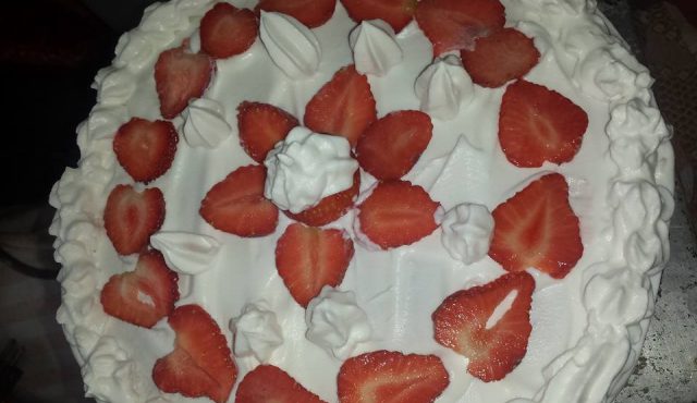 Торта Павлова с ягоди