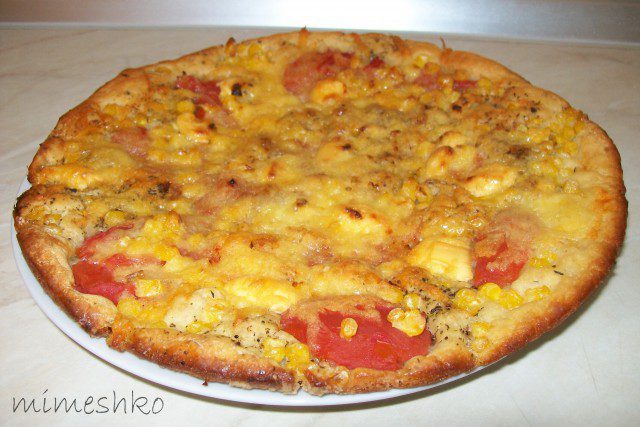 Пица с царевица и колбас
