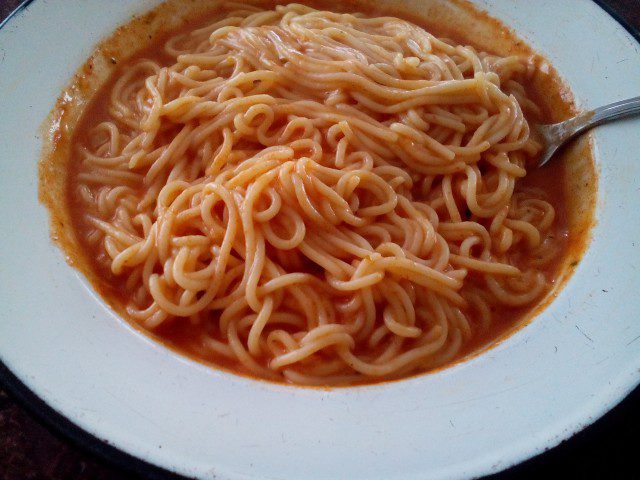 Спагети с доматен сос и ароматни подправки