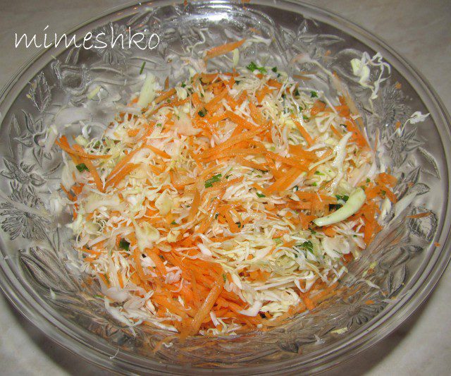 Класическа зеле и моркови салата