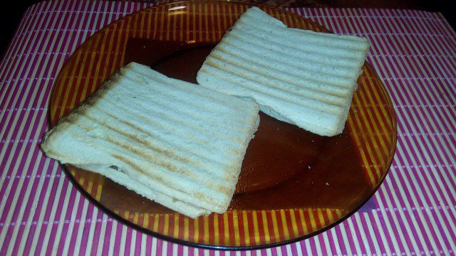 Лесен тост с колбас