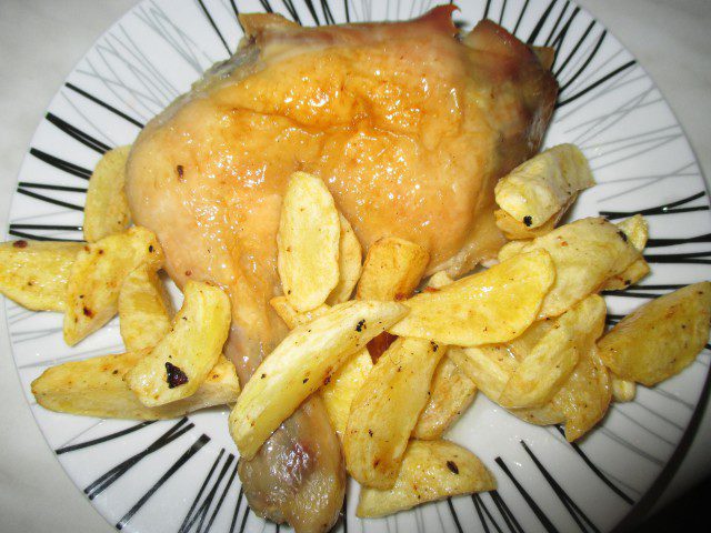 Пилешки бутчета с картофи
