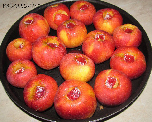Ябълки на фурна с пълнеж от локум и орехи