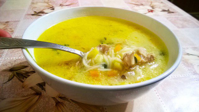 Пилешка супа с фиде и целина