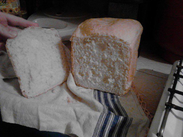 Пухкав хляб в домашна хлебопекарна