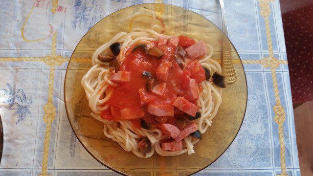 Спагети с маслинов сос