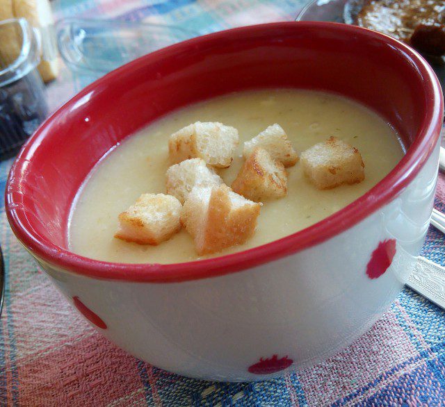 Кашкавалена супа