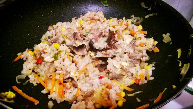 Ориз с къри и хрупкави зеленчуци