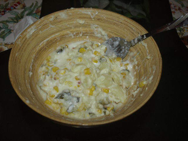 Салата с цедено кисело мляко и картофи