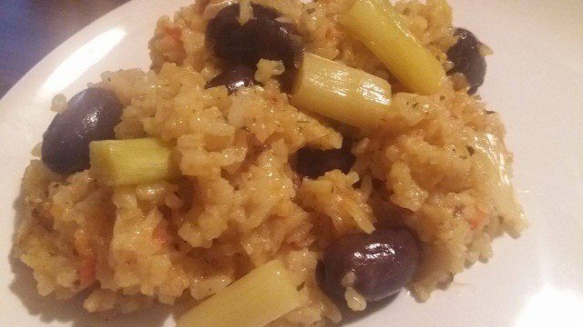 Ориз с праз и маслини на фурна