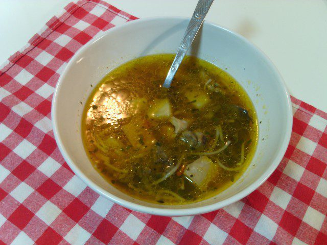 Супа с пилешко месо и дробчета