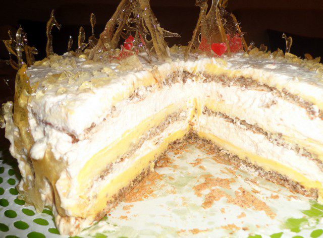 Торта Египет със сърца от папая