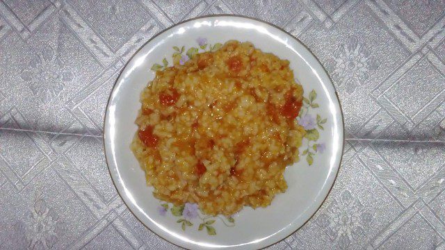 Вкусен ориз с домати